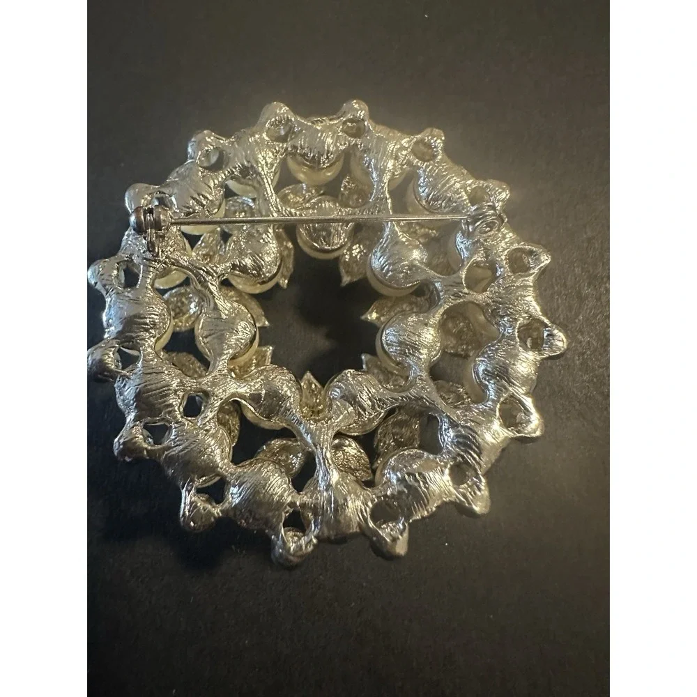 Vintage Rhinestone Brooch White Silver Pearl Wreath Brooch‎ Pin